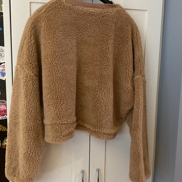 Bardot cropped fluffy sweater size large / xo - Picture 5 of 5